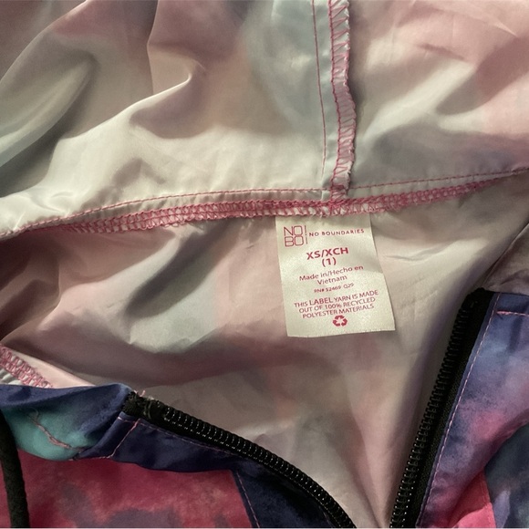 NO BOUNDARIES PULLOVER WINDBREAKER SIZE EXTRA SMALL VERY GENTLY WORN. - Picture 3 of 3
